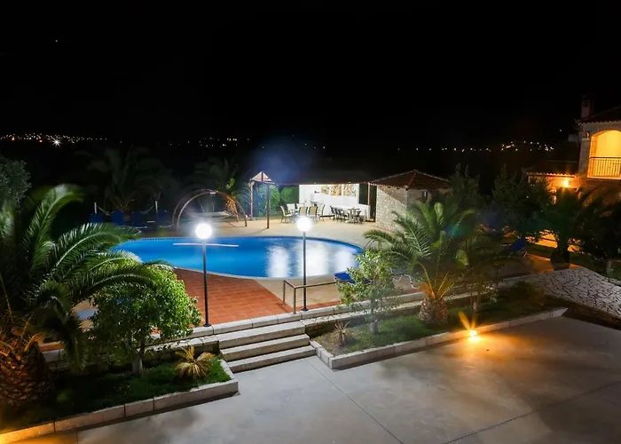 Glyfada * Parálion Ástros